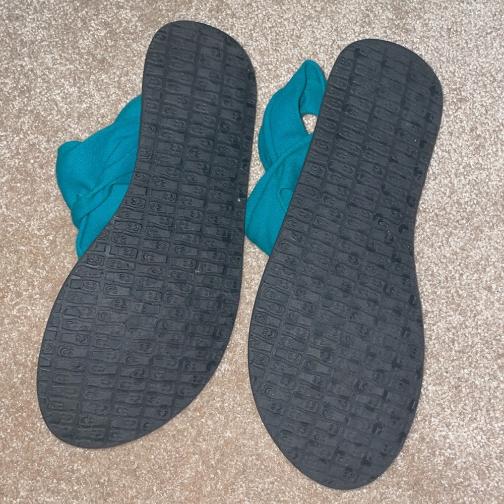 7 sanuk sandals - Picture 2 of 4